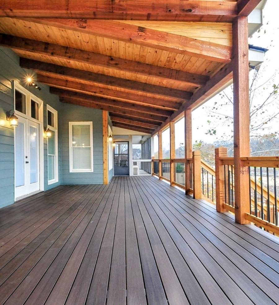 Spacious Covered Deck