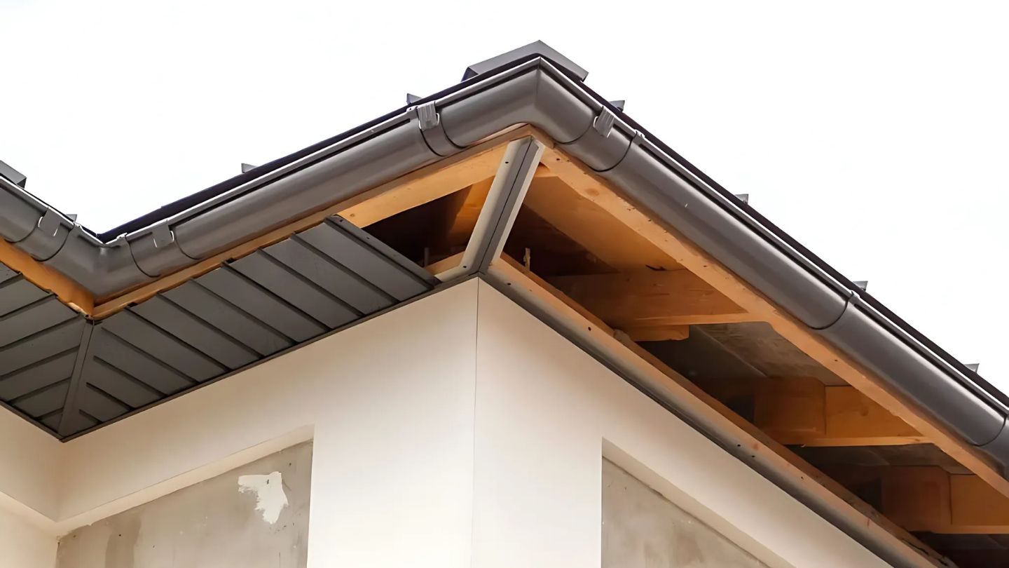 How to Replace Wood Under Roof Overhang: Best Steps and Tips